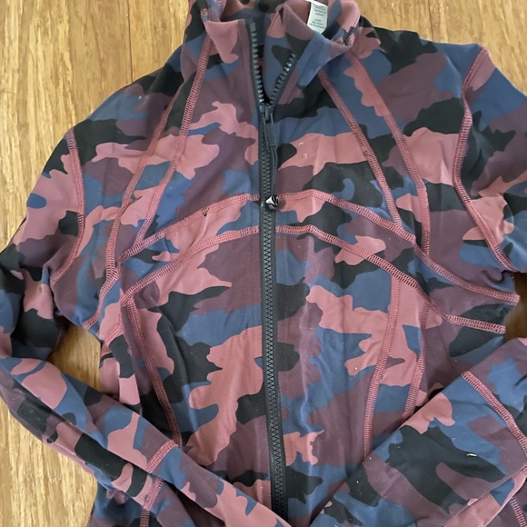 Lululemon zipup size 6 NWOT - Picture 3 of 4